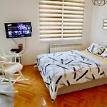 Apartman 11 - Great Location, Quiet But Near The Center