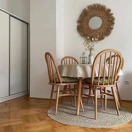 11 - Great Location, Quiet But Near The Center *