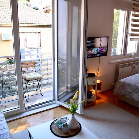 Appartement 11 - Great Location, Quiet But Near The Center